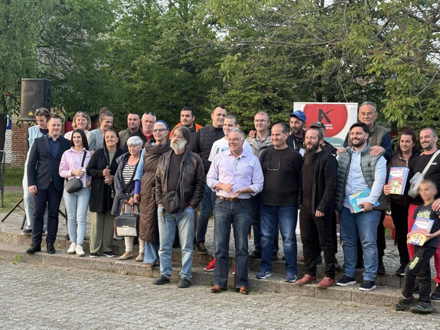 Read more about the article Завршен пролећни циклус трибина о бесплатним уџбеницима широм Србије