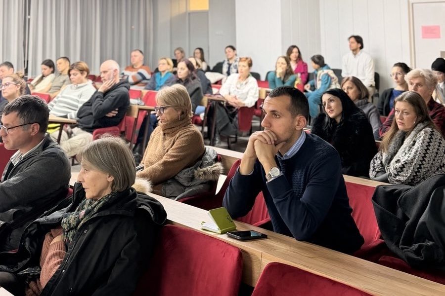 Tribina u Novom Sadu